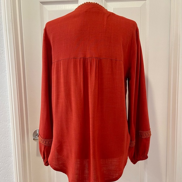NWOT Amaryllis Puff Long Sleeves Crochet Embellished Top - Picture 4 of 10